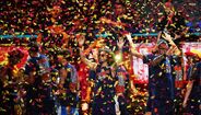 «Os reis do mundo»: 2 milhões de adeptos festejam glória da seleção espanhola nas ruas de Madrid