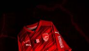 A nova camisola principal do Santa Clara para 2026/27, inspirada na lava vulcânica