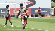 Tomás Araújo na primeira sessão de treinos no Benfica Campus