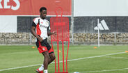 Jhon Durán na primeira sessão de treinos no Benfica Campus