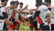 Grupo faz praxe a Jhon Durán 