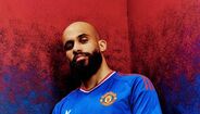 Mbeumo com o novo equipamento alternativo do Manchester United