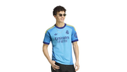 A nova camisola alternativa de guarda-redes do Real Madrid para 2026/27