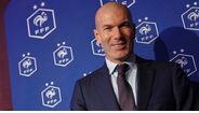 Zinedine Zidane, novo treinador da seleção francesa de futebol, em conferência de imprensa