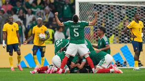 Jogadores do México fazem a festa frente ao Equador