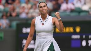 Aryna Sabalenka festeja em Wimbledon