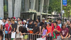 Forte apoio em Toronto: multidão junta-se à porta do hotel onde está a Seleção