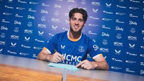 Hayden Hackney oficializado no Everton