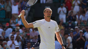 Alexander Zverev avança em Wimbledon