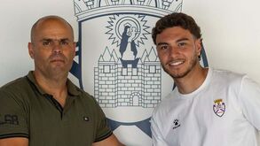 Arthur Viana (à direita) é reforço do Feirense