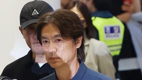 Hong Myung-bo no aeroporto