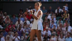 Aryna Sabalenka afasta Jelena Ostapenko e já está nos 'oitavos' de Wimbledon