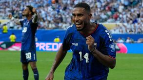 Deroy Duarte festeja golo frente à Argentina no Mundial'2026