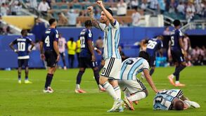 Messi festeja novo golo da Argentina