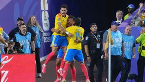 Luis Díaz e Luis Suárez festejam golo frente ao Gana no Mundial'2026