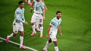 Gonçalo Ramos e Cristiano Ronaldo festejam golo frente à Croácia