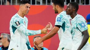 Cristiano Ronaldo a festejar com Gonçalo Ramos e Nuno Mendes