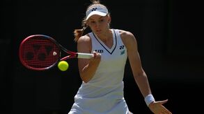 Elena Rybakina, número dois mundial, eliminada na terceira ronda de Wimbledon