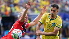 Julian Ryerson com Gabriel Martinelli