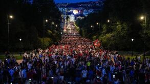 Loucura em Oslo: 50 mil no estádio e centenas de milhar nas ruas