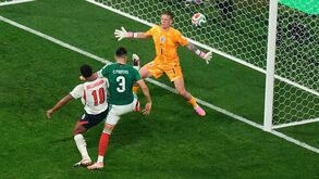 Bellingham impede o golo de César Montes com um corte 'in extremis' na cara de Pickford