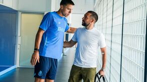 Bednarek com Farioli antes do regresso ao trabalho no Olival