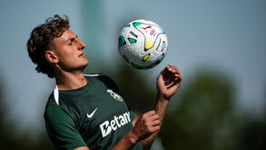 Dinamarquês domina bem a bola, mas precisa de saber o que fazer quando a perde