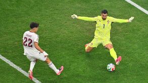 Diogo Costa impede o golo de Espanha