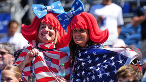 Adeptos fazem a festa antes do Estados Unidos-Bélgica