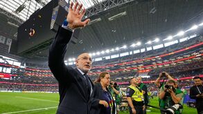 Luis de la Fuente, selecionador da Espanha, acena após vitória sobre Portugal no Mundial'2026
