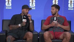 Quaresma e Rúben Dias no final do Portugal-Espanha