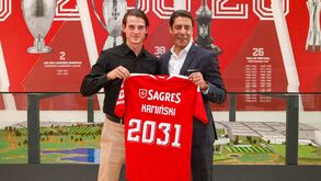 Kaminski com Rui Costa no momento da apresentação