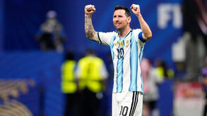 Messi não segurou as lágrimas após a vitória da Argentina frente ao Egito