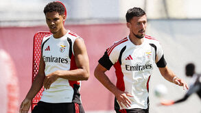 Bah e Lenglet lado a lado em mais uma sessão de treino do Benfica