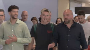 Jesse Derry à chegada a Lisboa: «Estou muito, muito feliz»