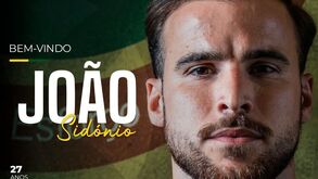 João Sidónio assina contrato com o Paços de Ferreira