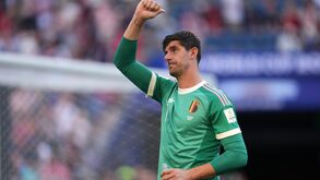 Thibaut Courtois celebra para as bancadas