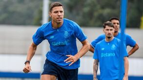 Bednarek é um dos sete elementos já a cumprir duas sessões por dia
