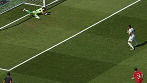 Bono defende penálti de Mbappé
