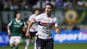 Cédric Soares recorda conquista do Euro'2016 com orgulho e aprova Jesus na Seleção: «É um treinador muito evoluído»