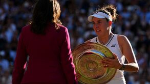 Linda Noskova bate Karolina Muchova em Wimbledon e conquista primeiro Grand Slam