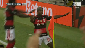 O resumo alargado do (pouco) amigável Benfica-Flamengo: golos, casos e outros lances