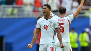 Bellingham festeja golo pela Inglaterra