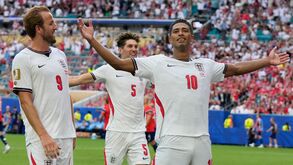Bellingham festeja um dos dois golos que marcou frente à Noruega nos 'quartos' do Mundial'2026