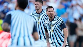 Messi aquece antes do Argentina-Suíça