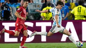 O momento em que Julián Álvarez faz o golo da vitória