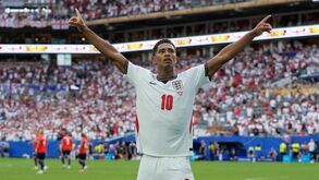 Jude Bellingham bisou frente à Noruega e levou Inglaterra às meias-finais do Mundial