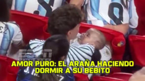 Julián Álvarez marcou um dos golos do Mundial'2026 e depois foi... adormecer o filho nas bancadas