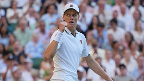 Jannik Sinner bate Alexander Zverev e sagra-se bicampeão de Wimbledon
