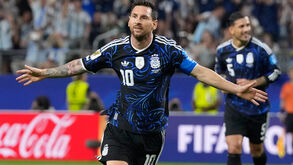 Argentina vai defrontar Inglaterra com camisola semelhante à usada no dia da 'mão de Deus'